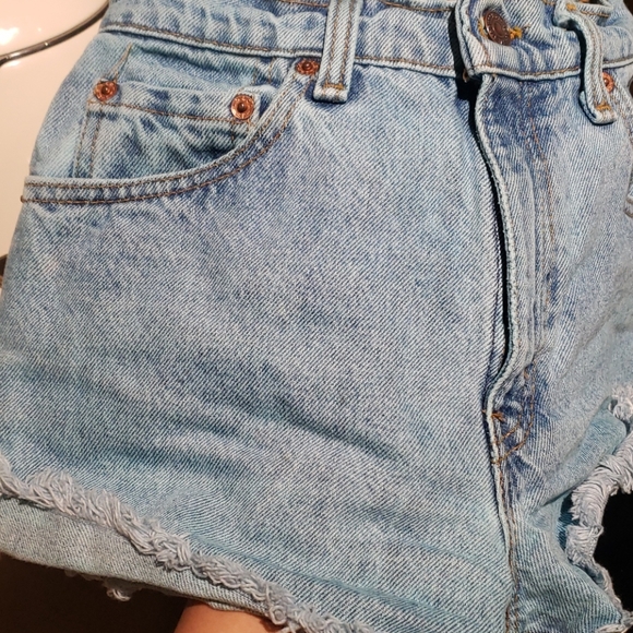 💙  Vintage High rise Blue Levi's Shorts - Picture 3 of 6